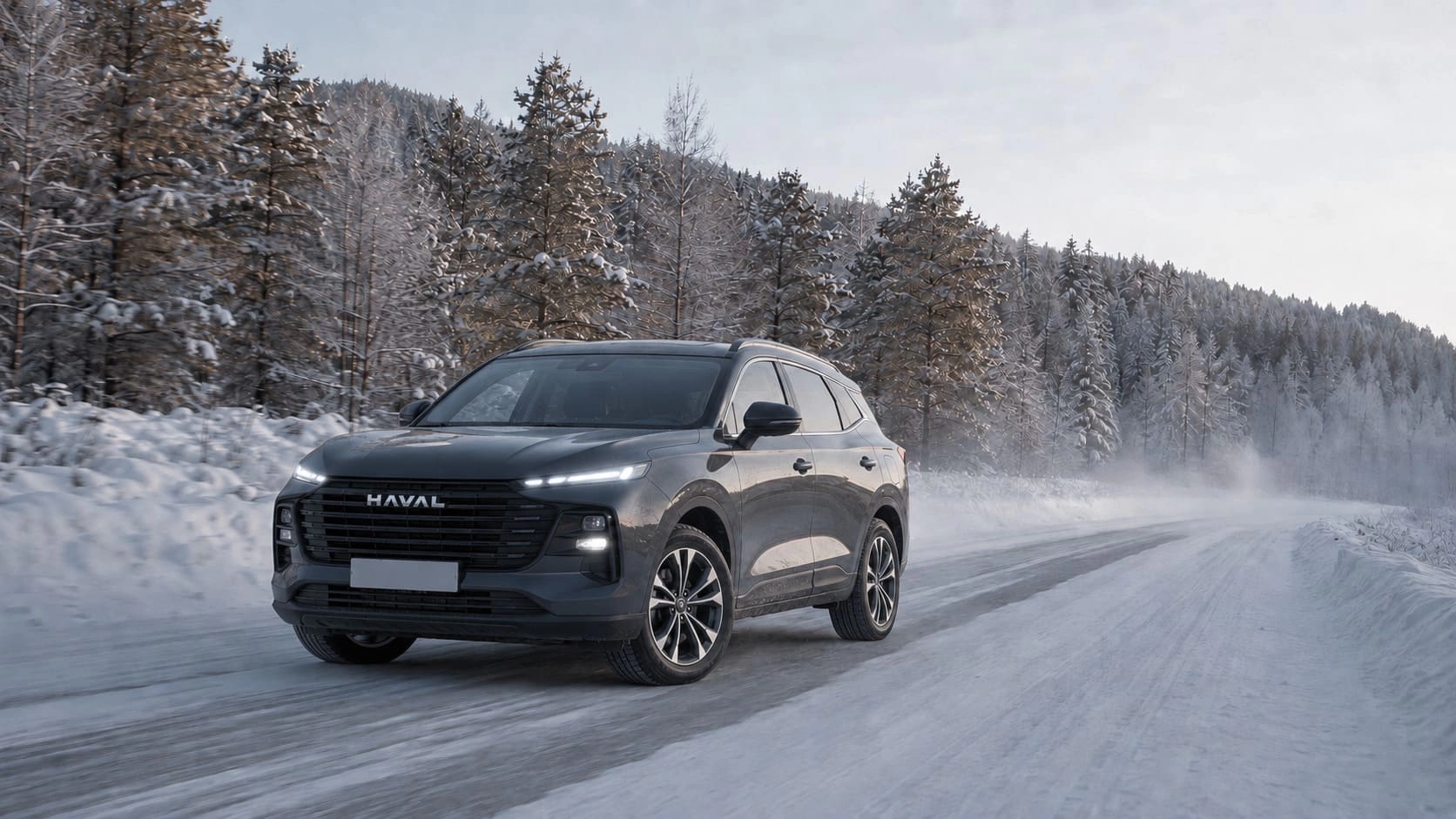 Haval F7 на зимней загородной дороге в Красноярском крае